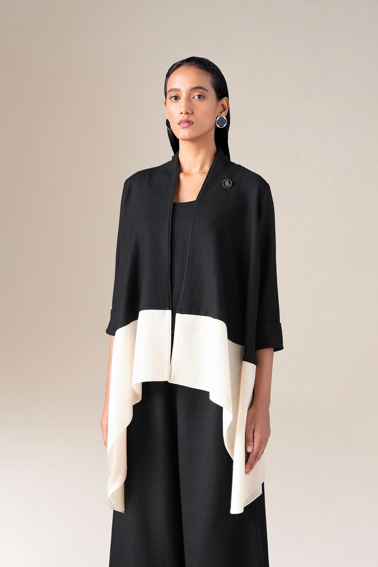  Wool Anh Throw – Black