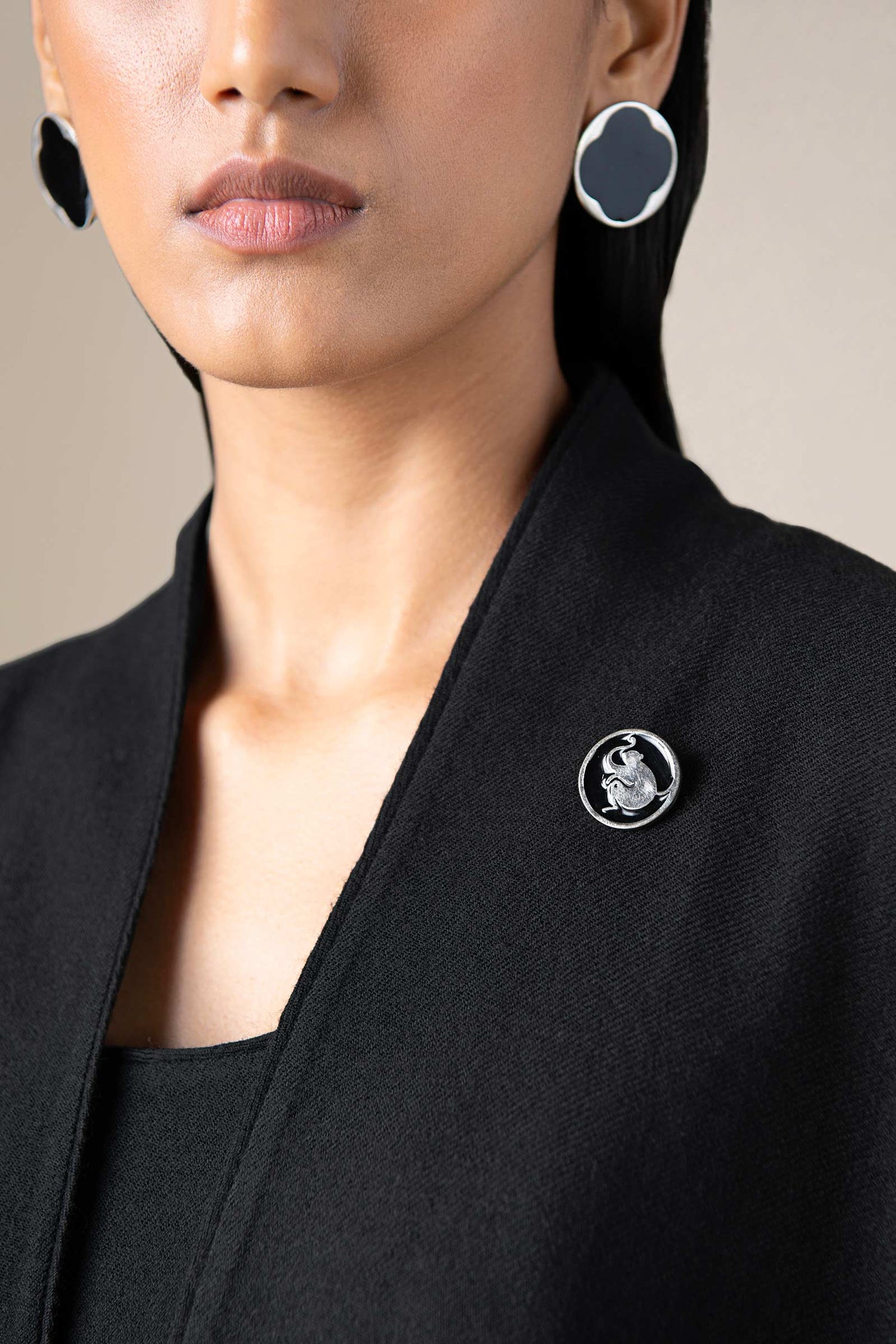  Wool Anh Throw – Black