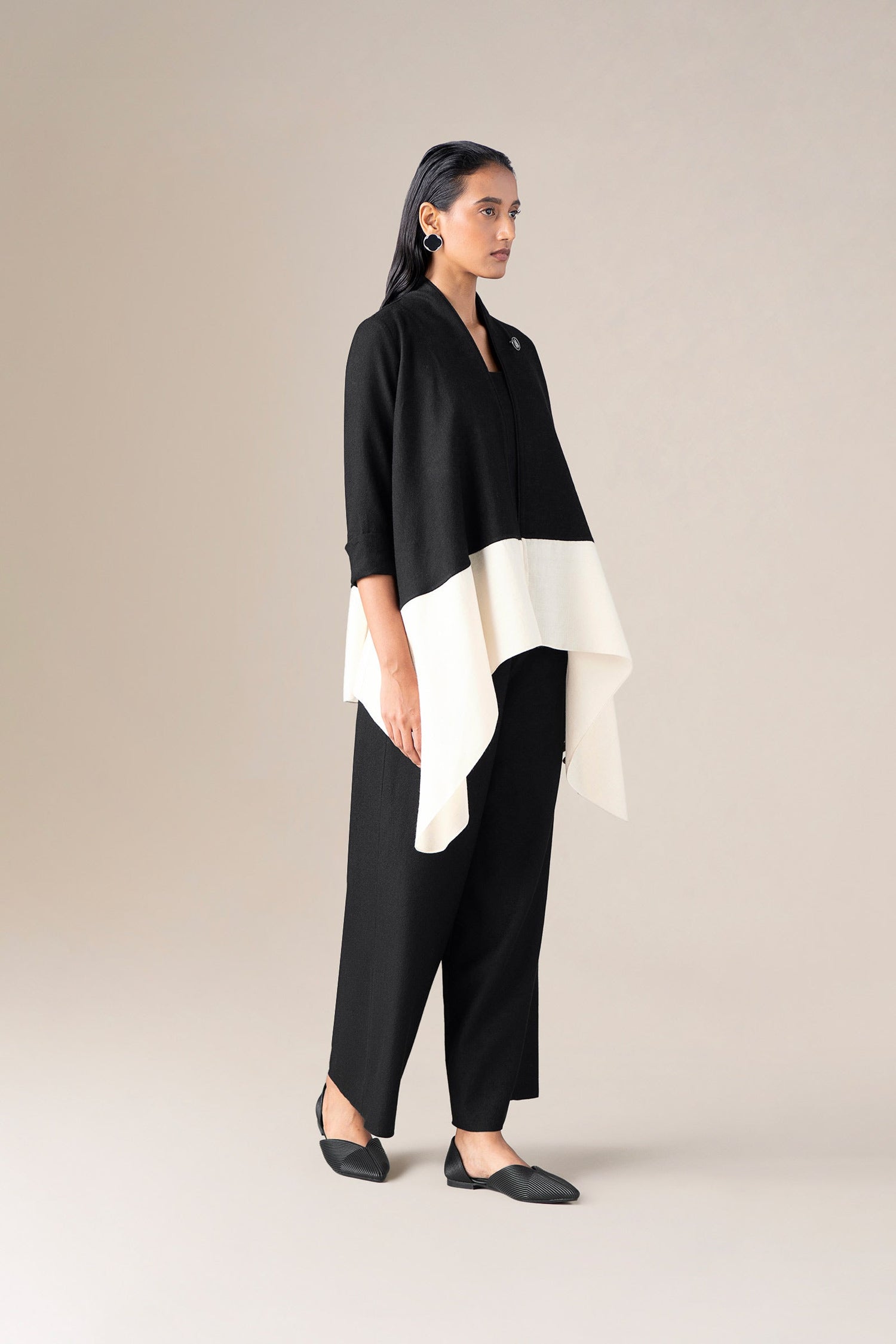  Wool Anh Throw – Black