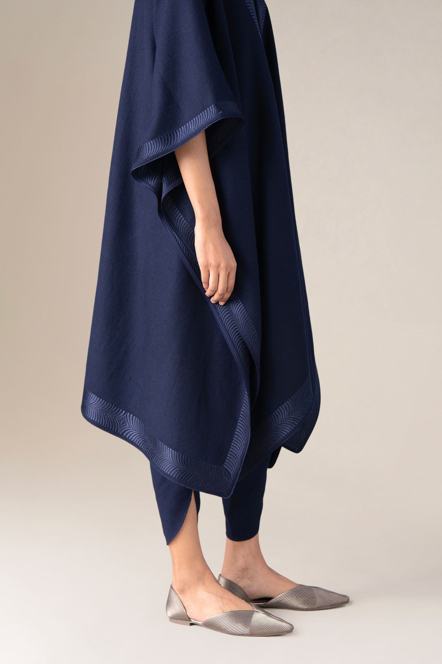  Wool Adarah Cape Set – Blue