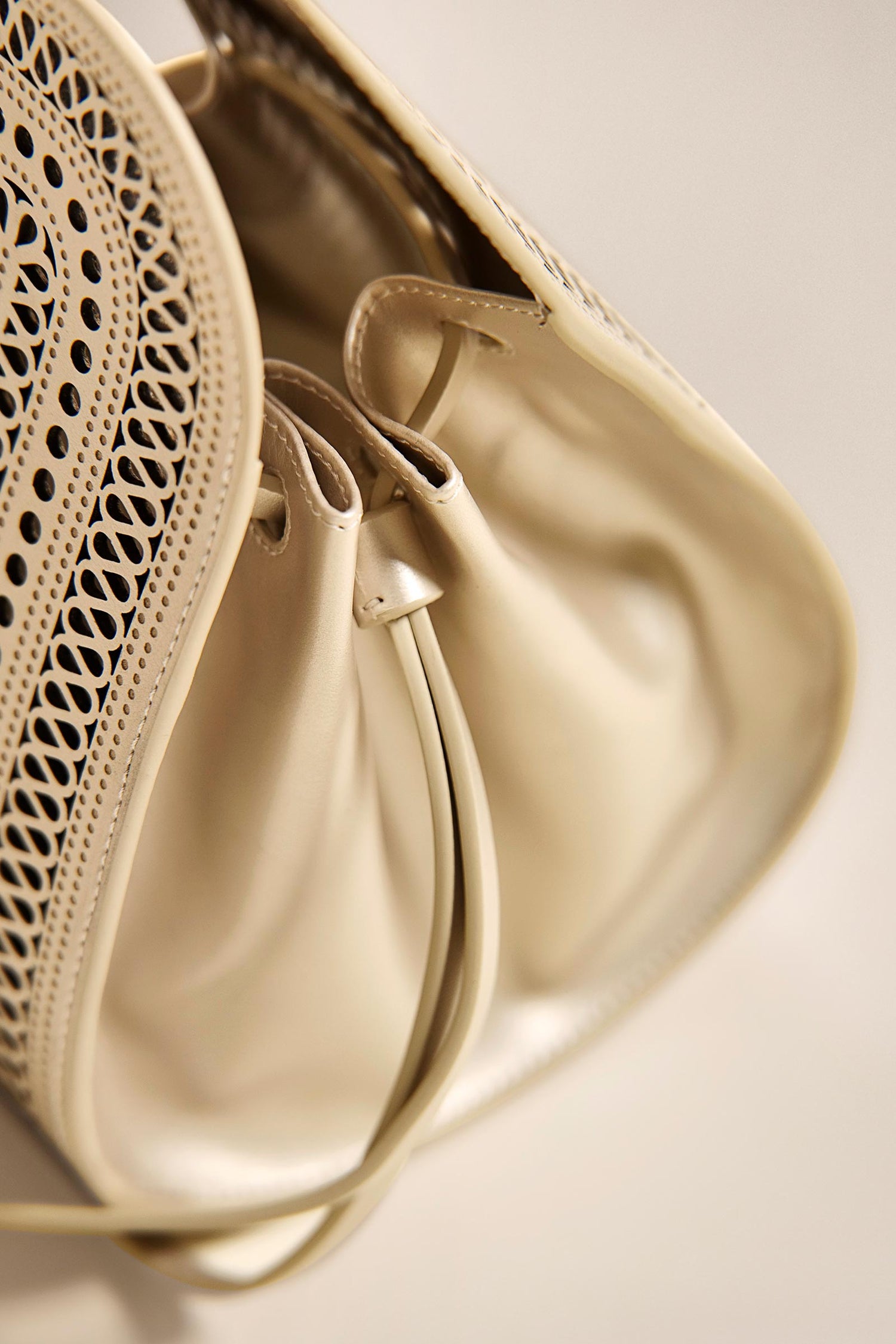  Faux Leather Sirola Bucket Bag – Metallics