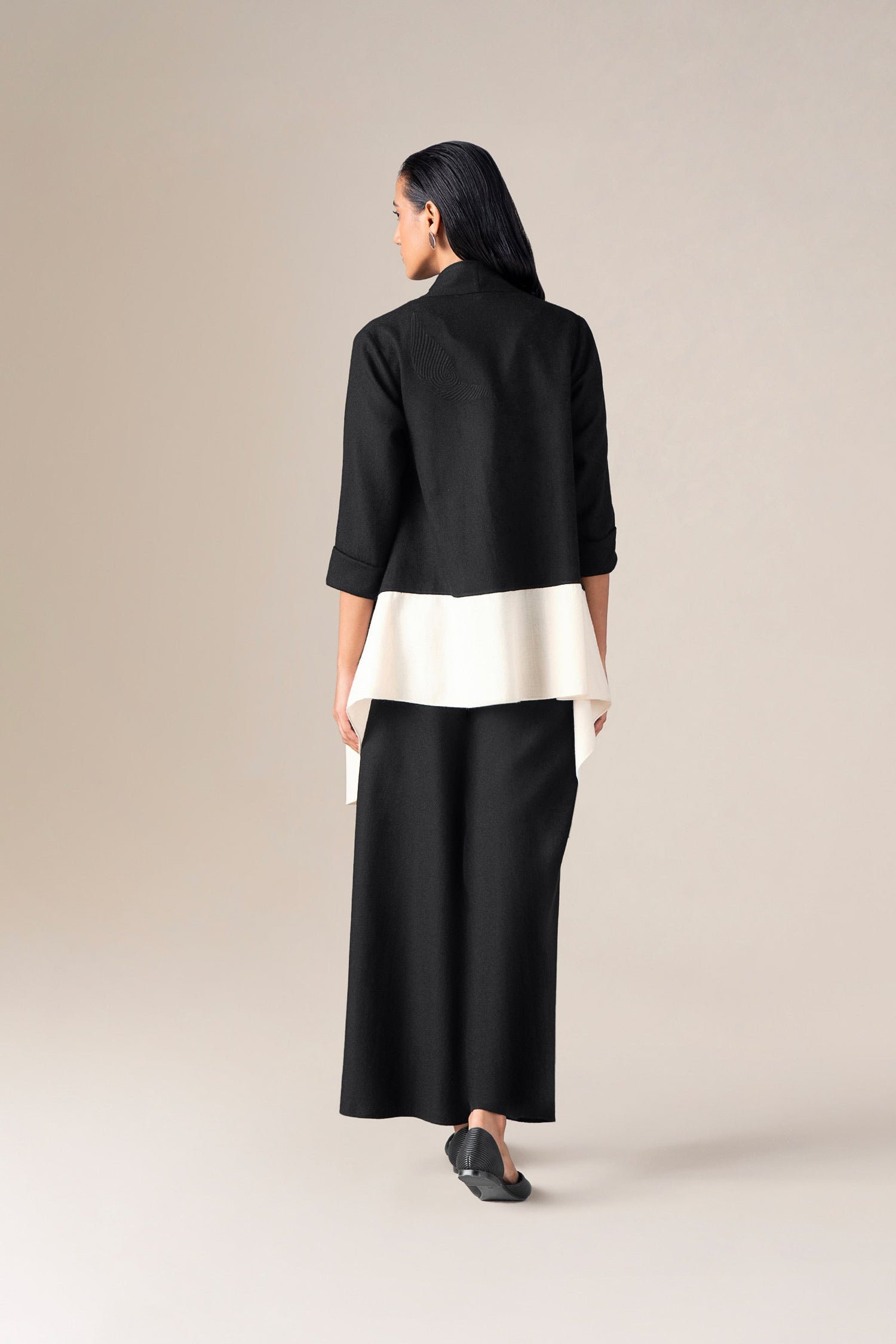  Wool Anh Throw – Black